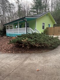 Very retro. The house seemed bigger than it was. Very nice.