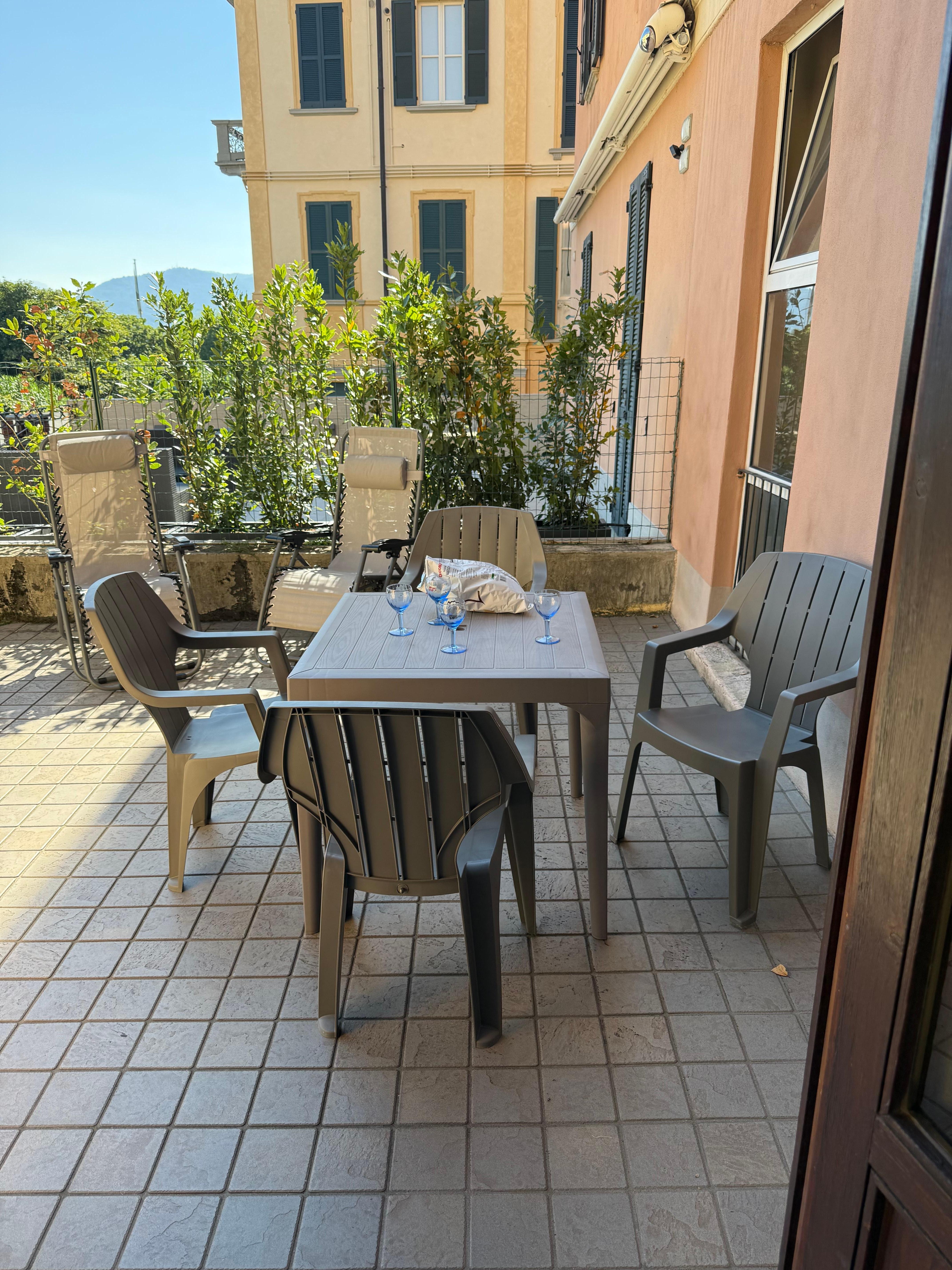 Lunchtime on the terrace 