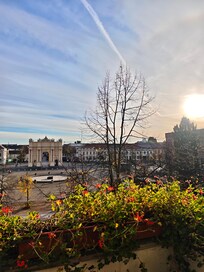 从房间往外看。