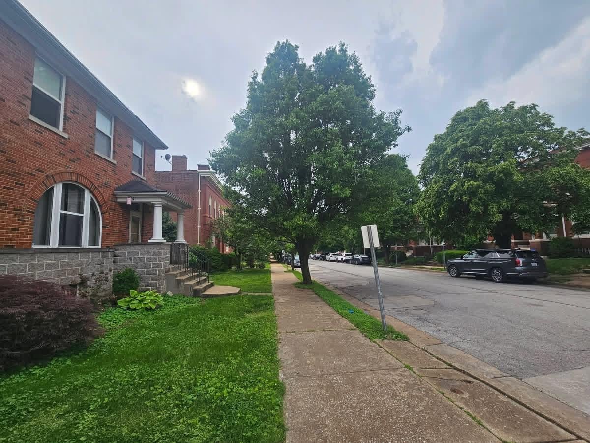 Side view front house 