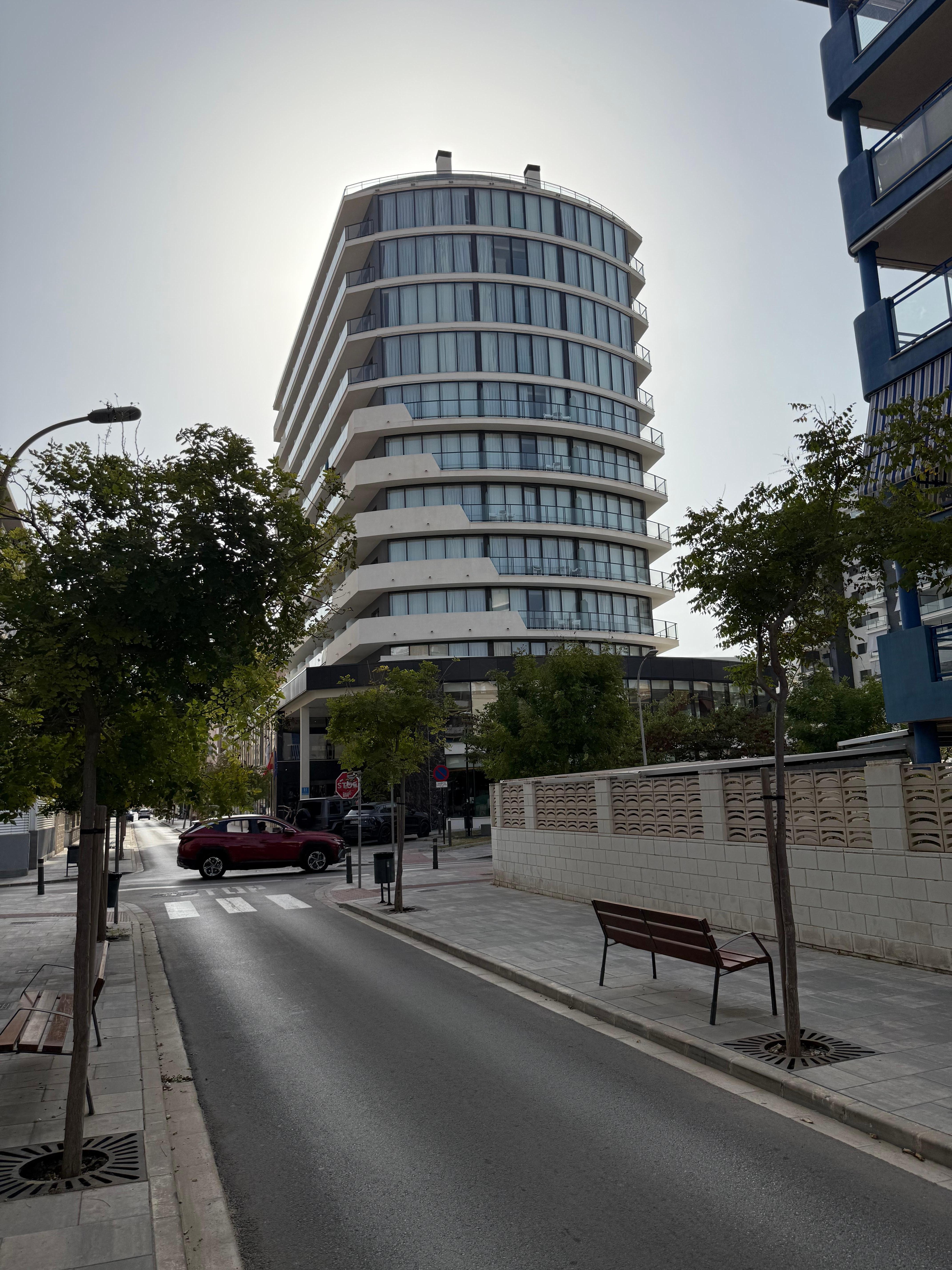 Hotellet sett fra gata. 