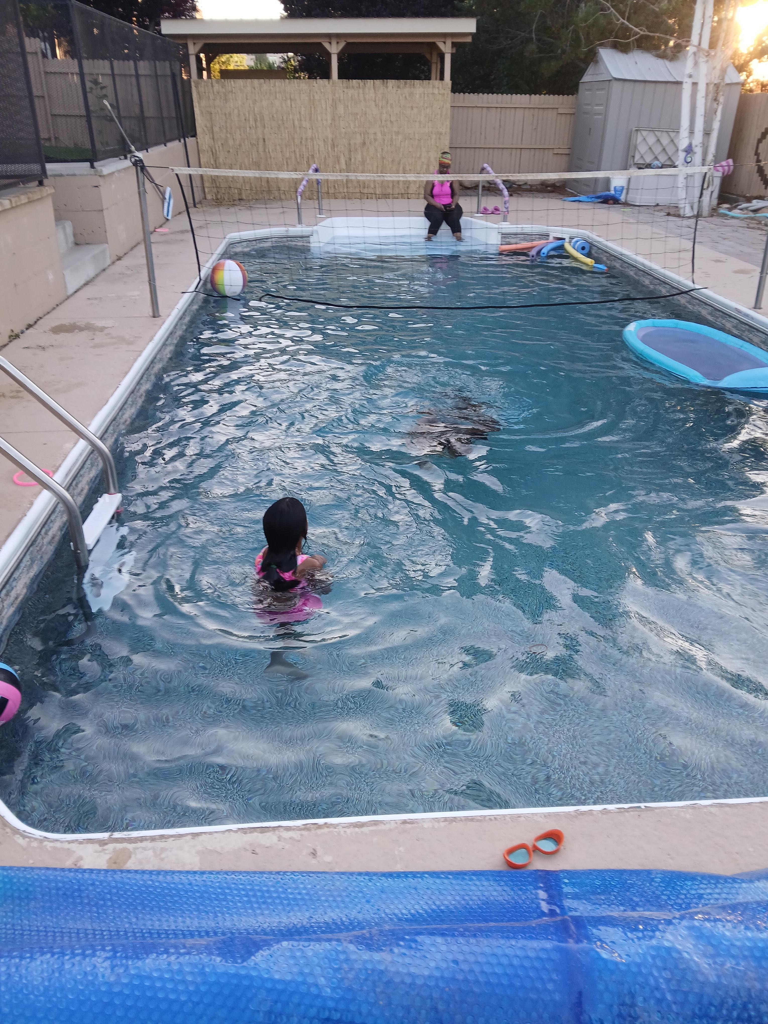 Kiddos enjoying the pool.