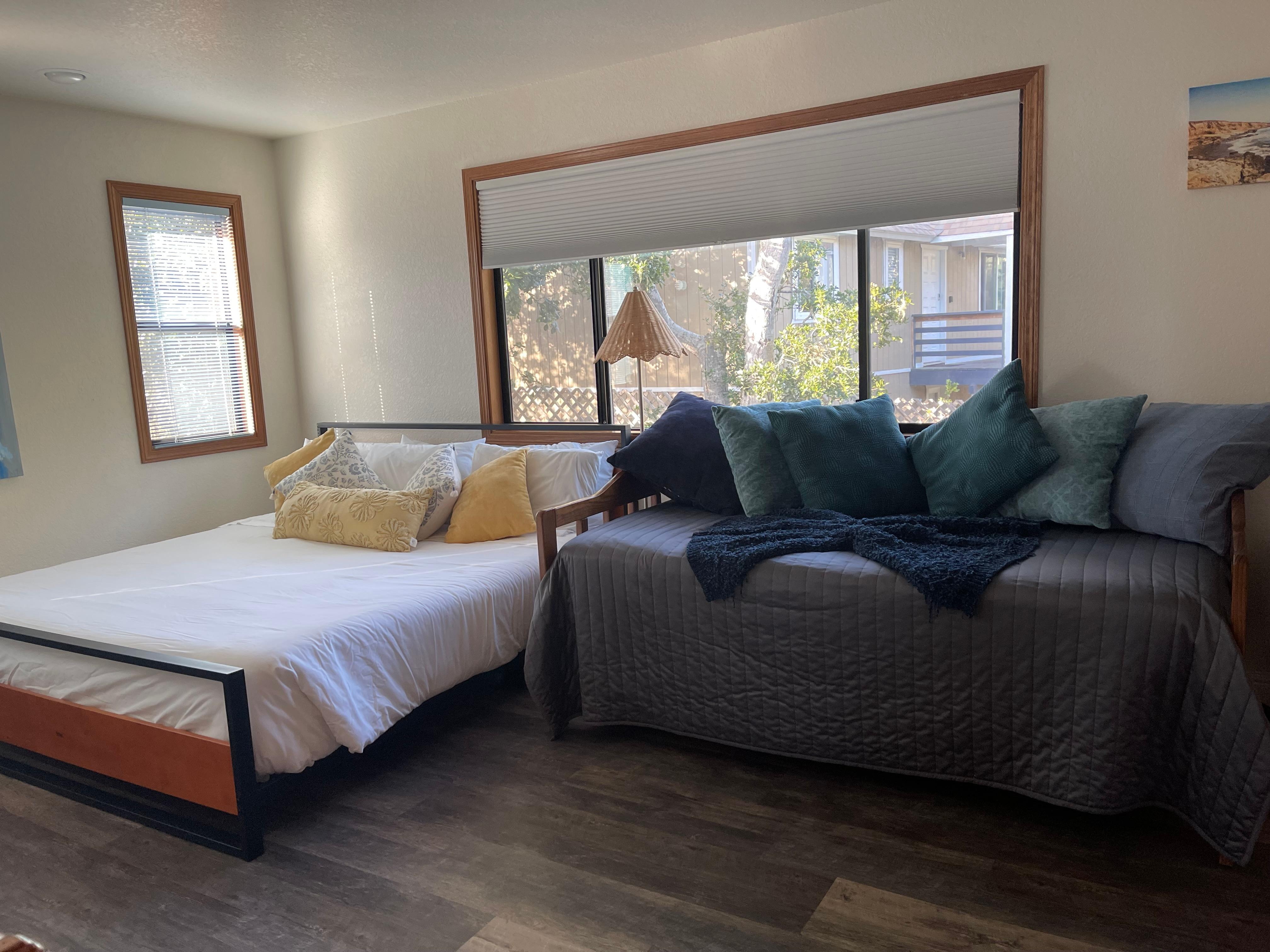 Spacious bedroom with en-suite bathroom. 