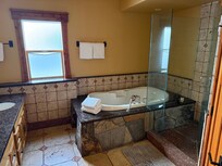 Downstairs en-suite bathroom