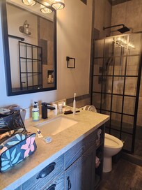 Love the colors and design of ensuite bathrooms with full size shampoo & soap