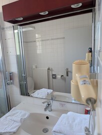 90's/00's bathroom
