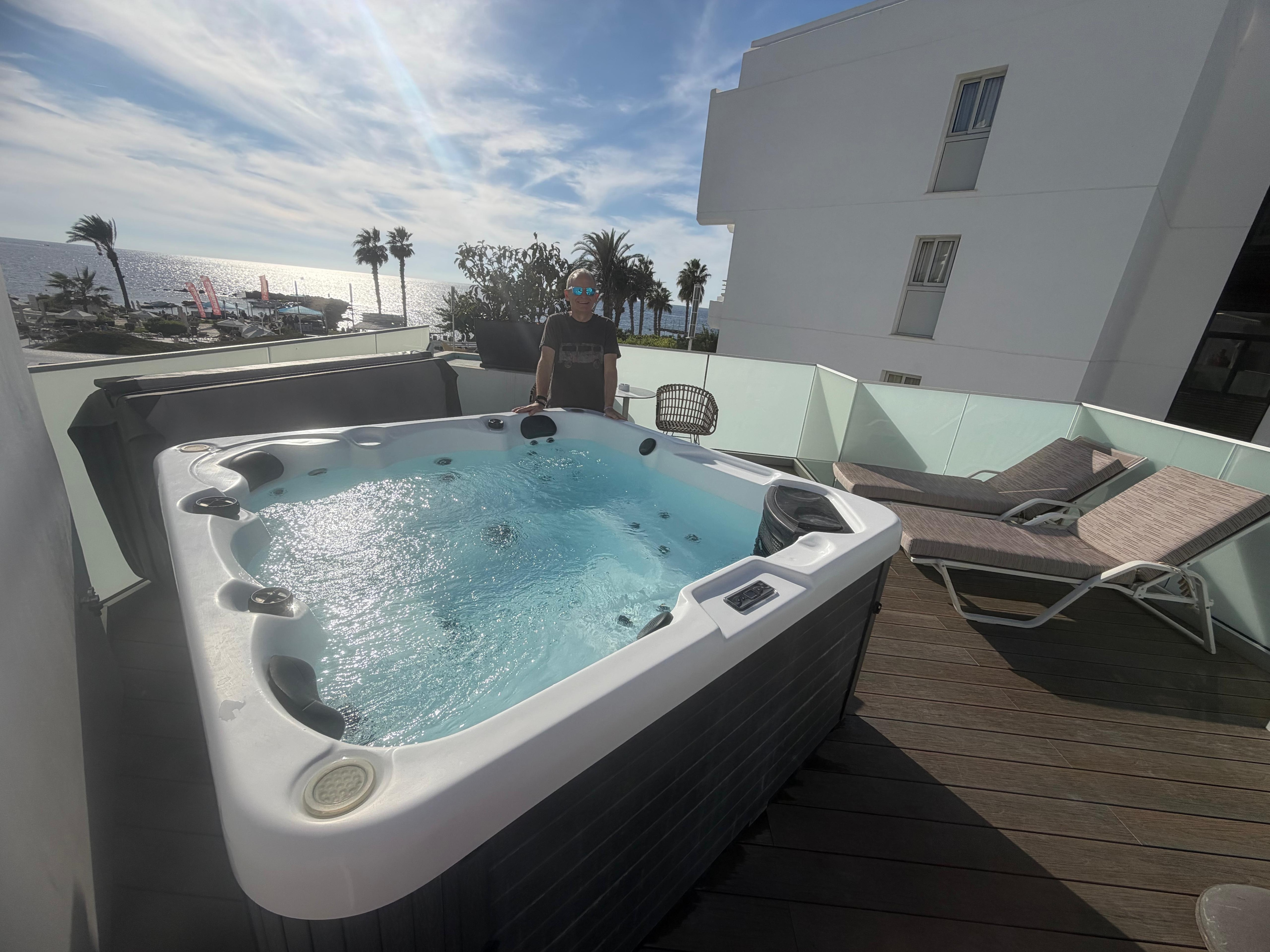 Hot tub and terrace 