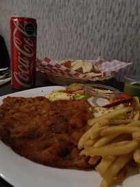 La comida, la pedí al servicio y por el precio se me hizo de calidad