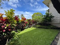 The private yard outside the lanai.