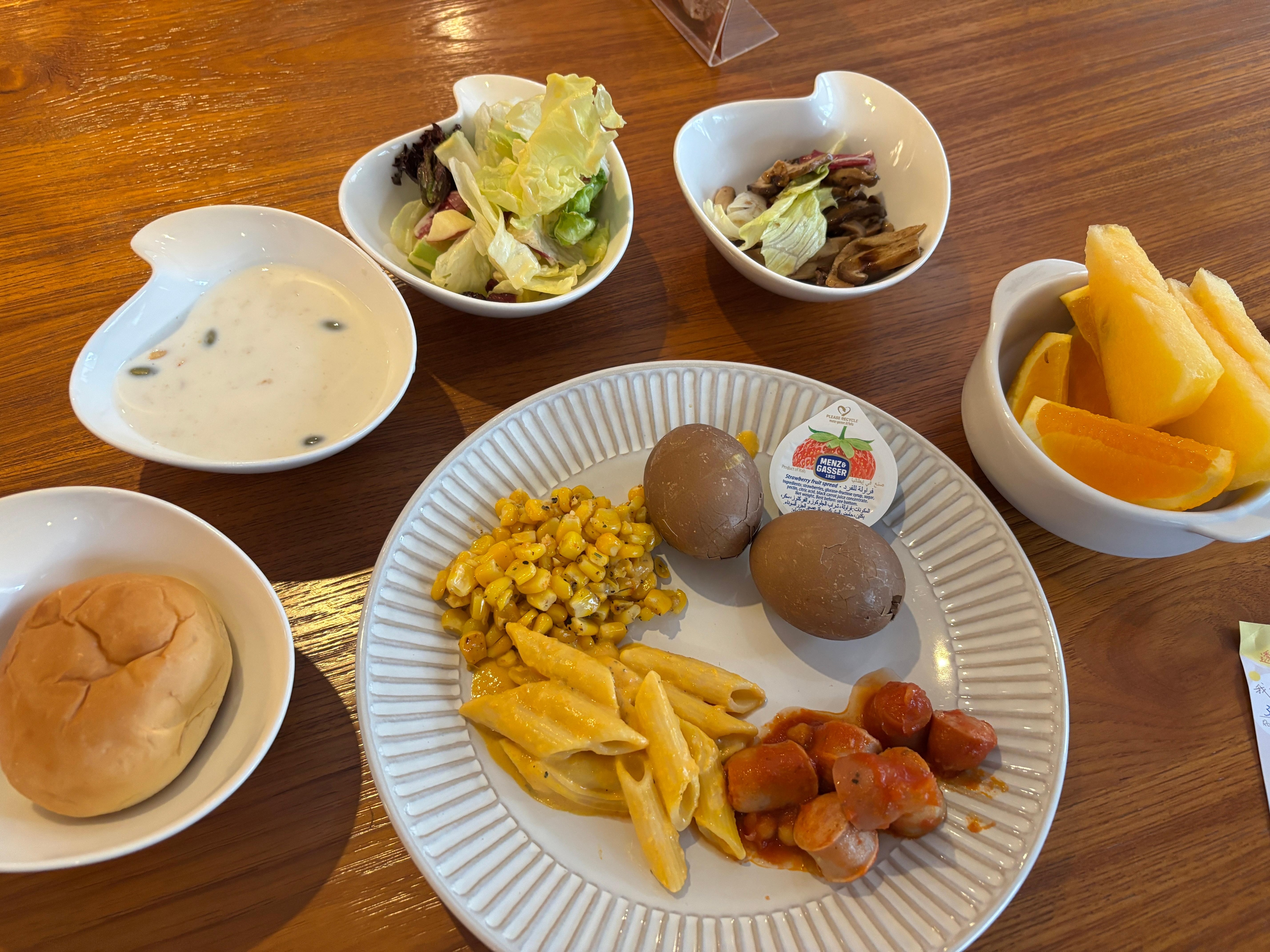 朝食のブュッフェ
広々した明るい空間で頂きました