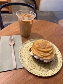 Breakfast in the coffee shop downstairs. So convenient!