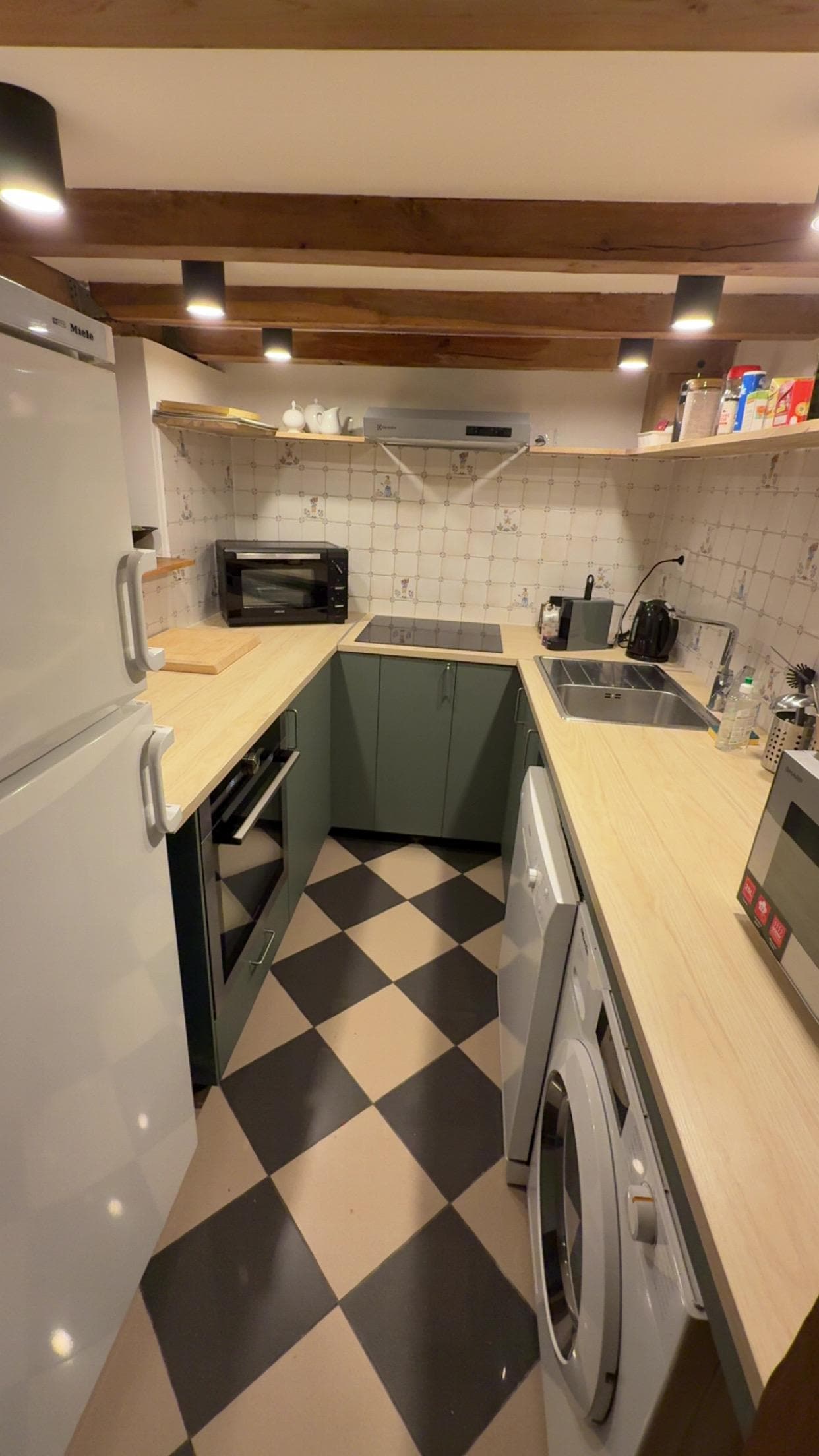 Well equipped kitchen 