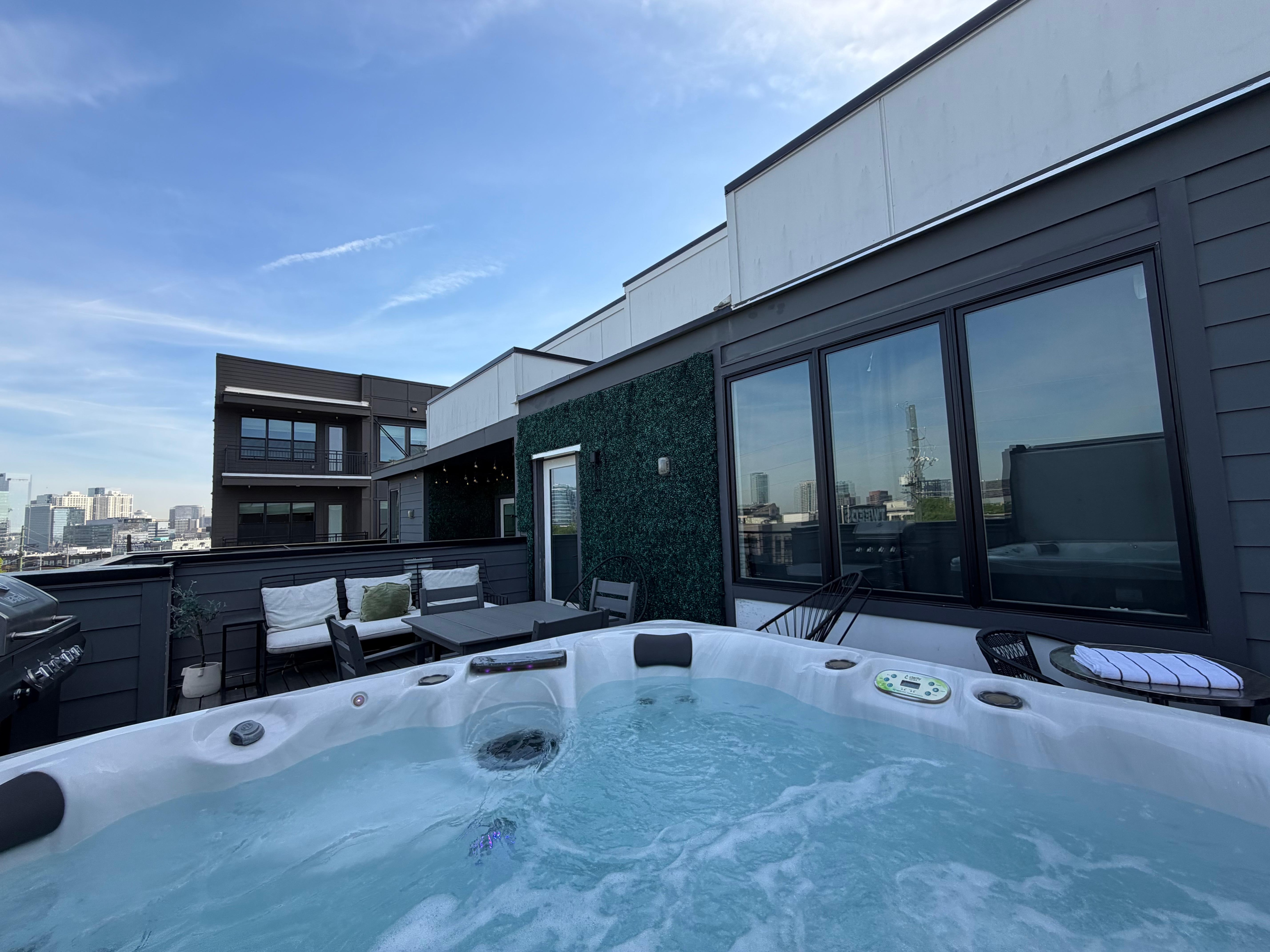 Rooftop hot tub 