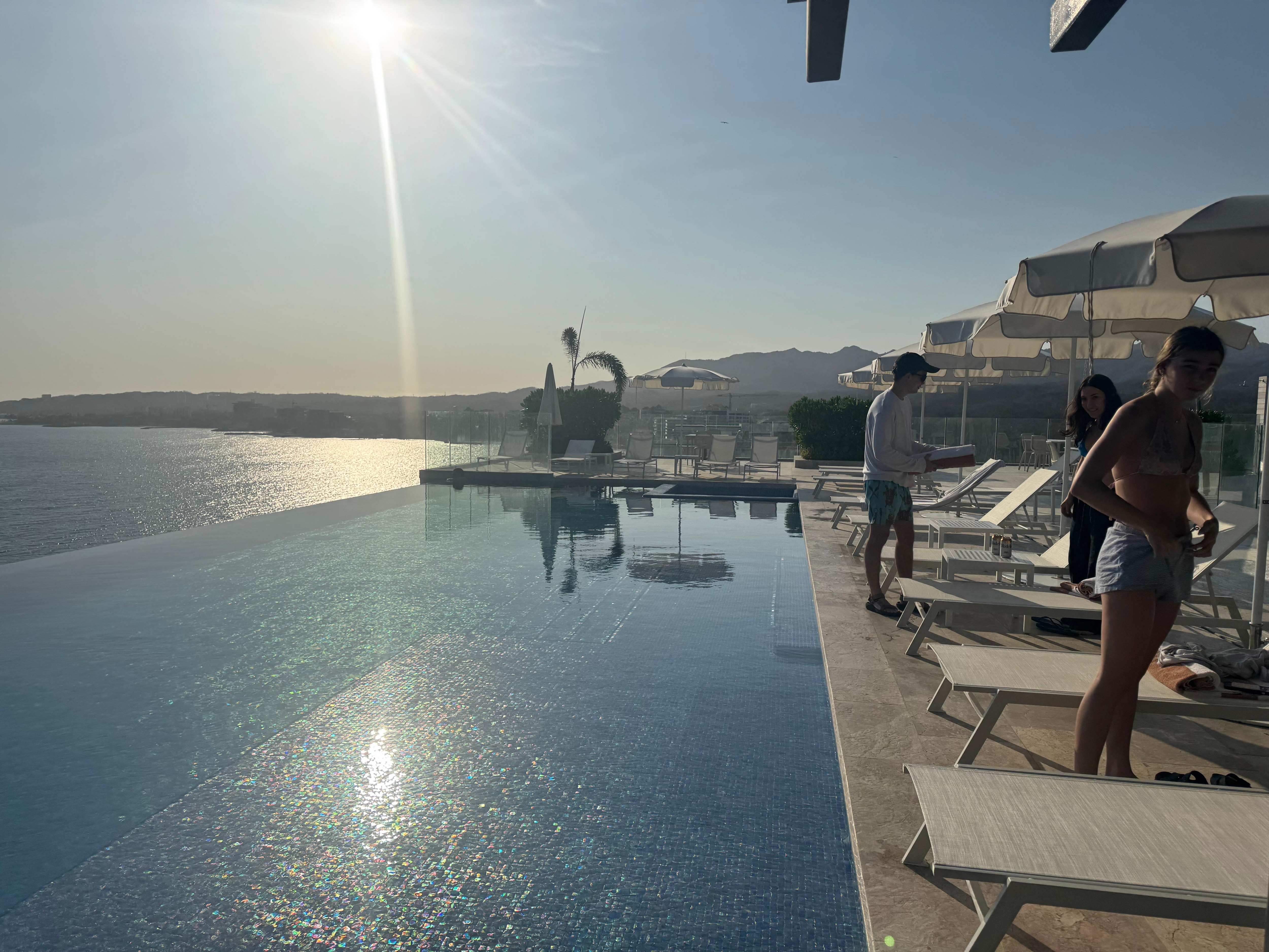 Rooftop Infiniti pool