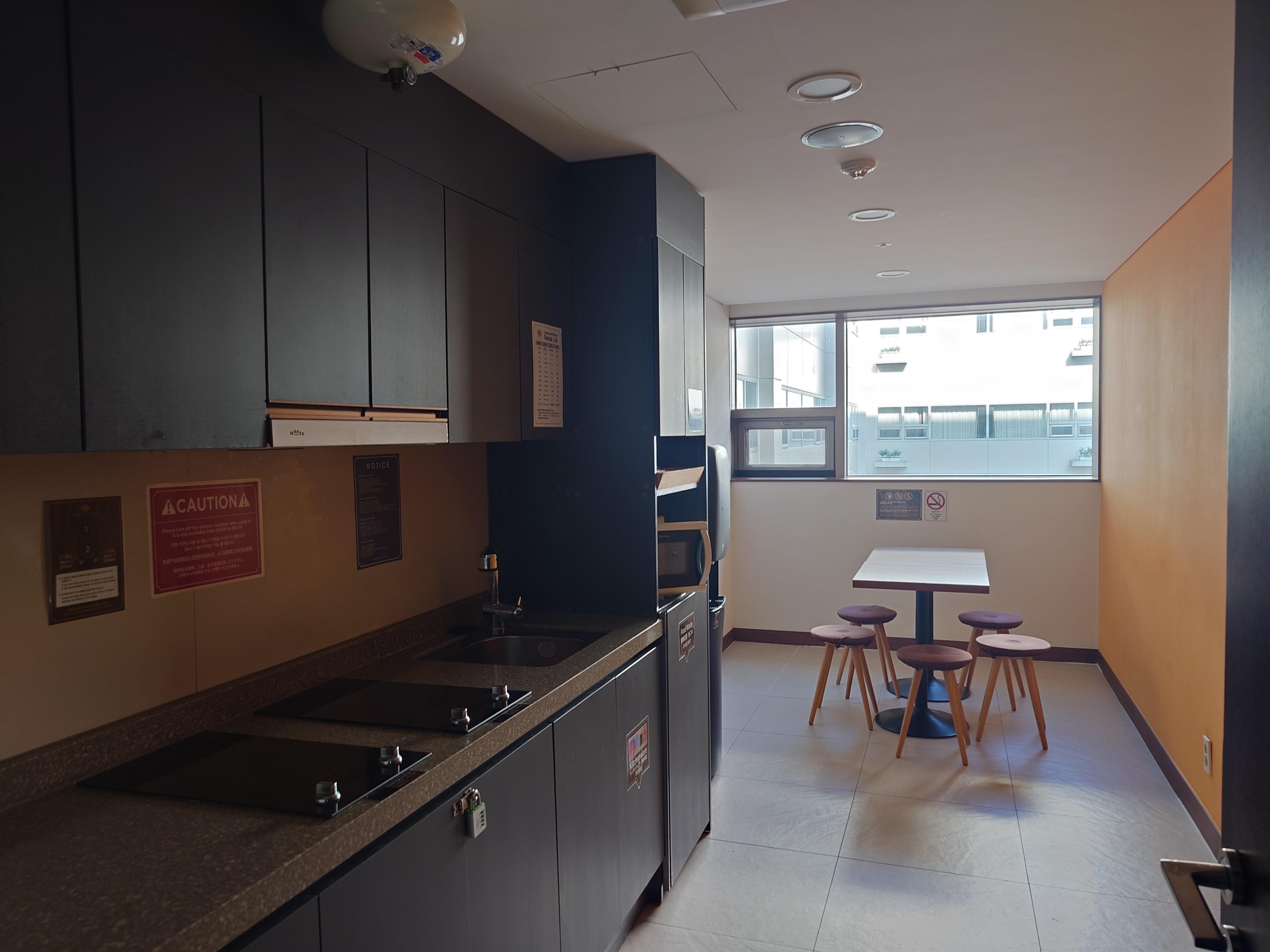 利用しませんでしたが各フロアーに共同キッチンがあり、電子レンジもあります