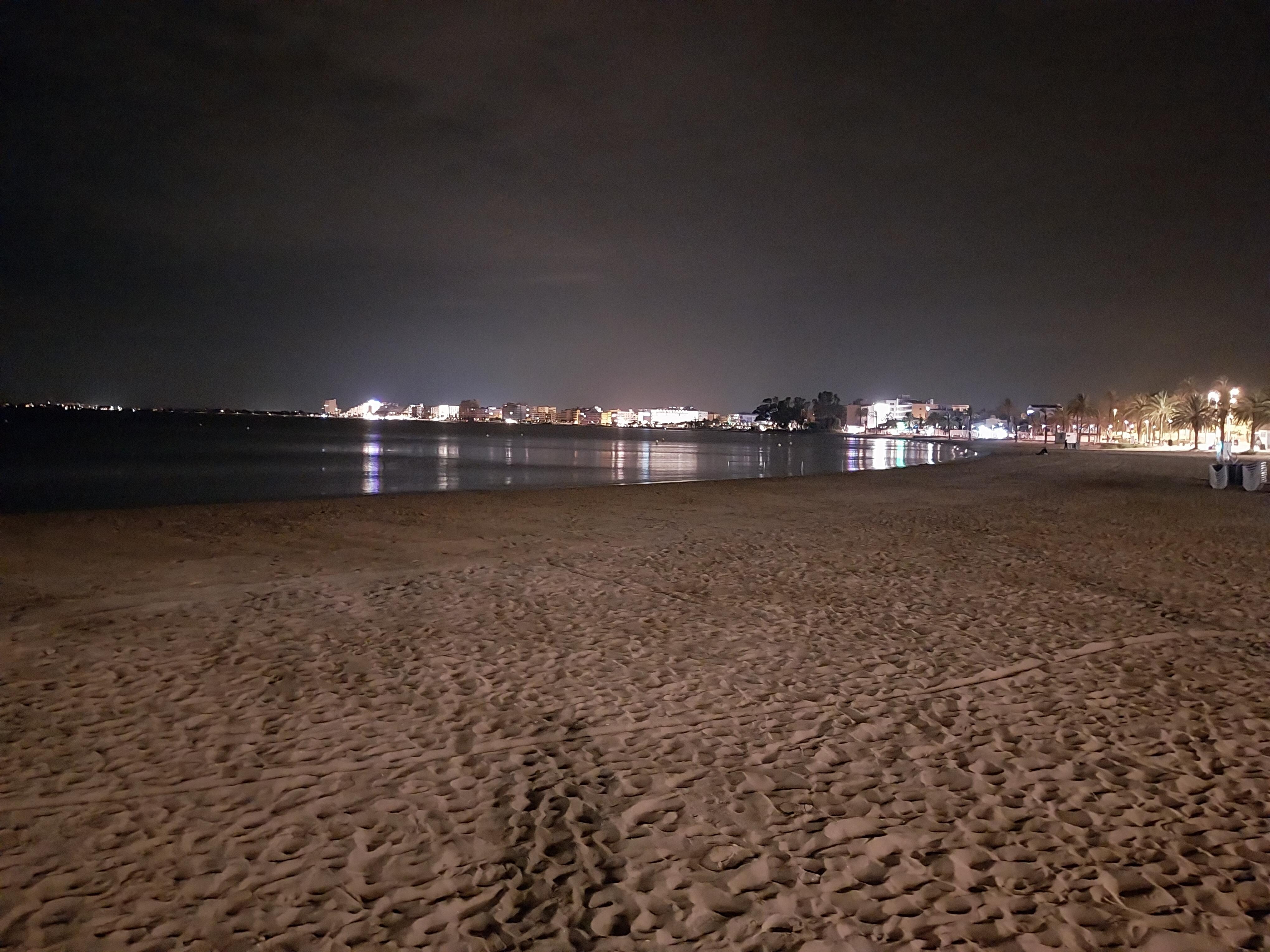 Plage en face de l hôtel 