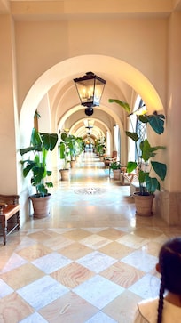 異国へ来たかのような廊下