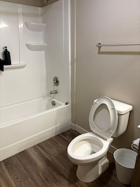 No towels and dirty bathroom