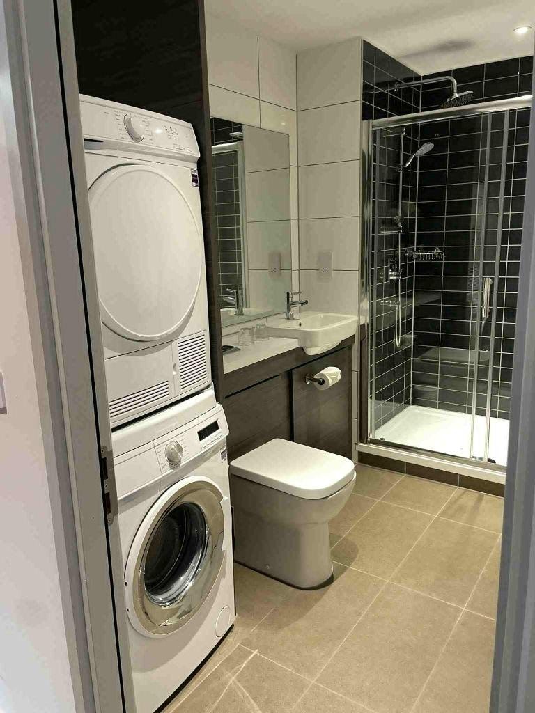 Tvättavdelningen i badrummet.