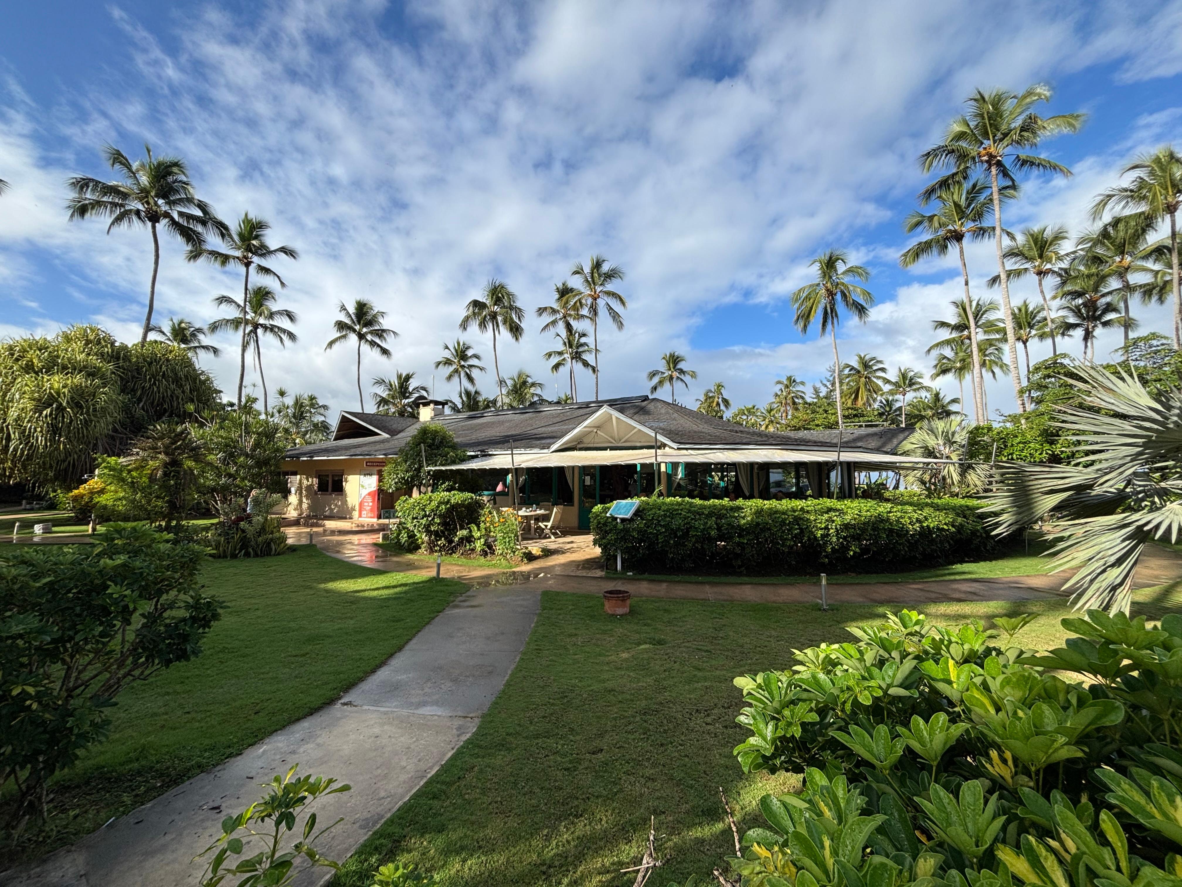 Main building with reception and restaurant where breakfast is served. 