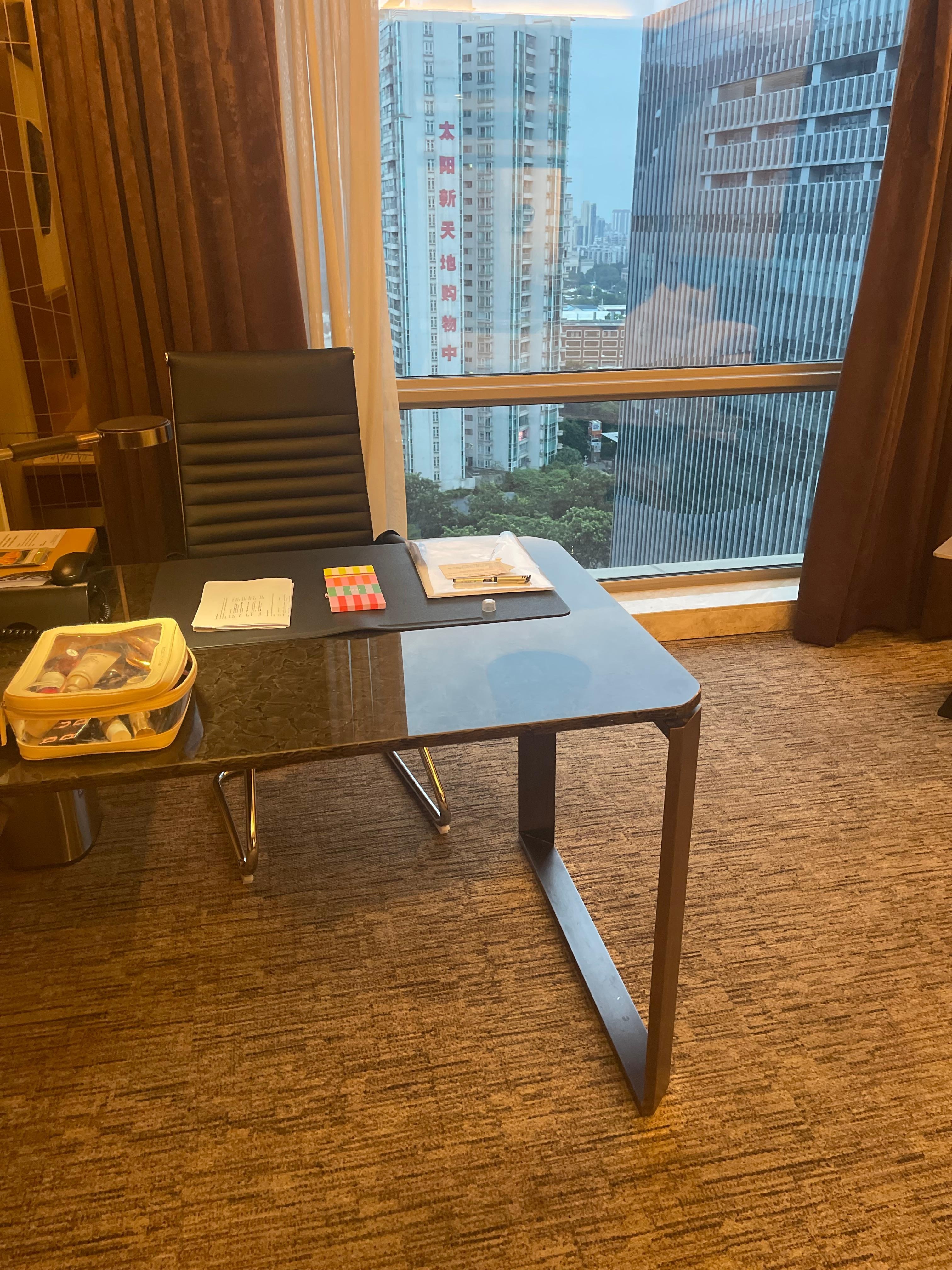 This was the quieter side of the building according to staff. I would agree. 