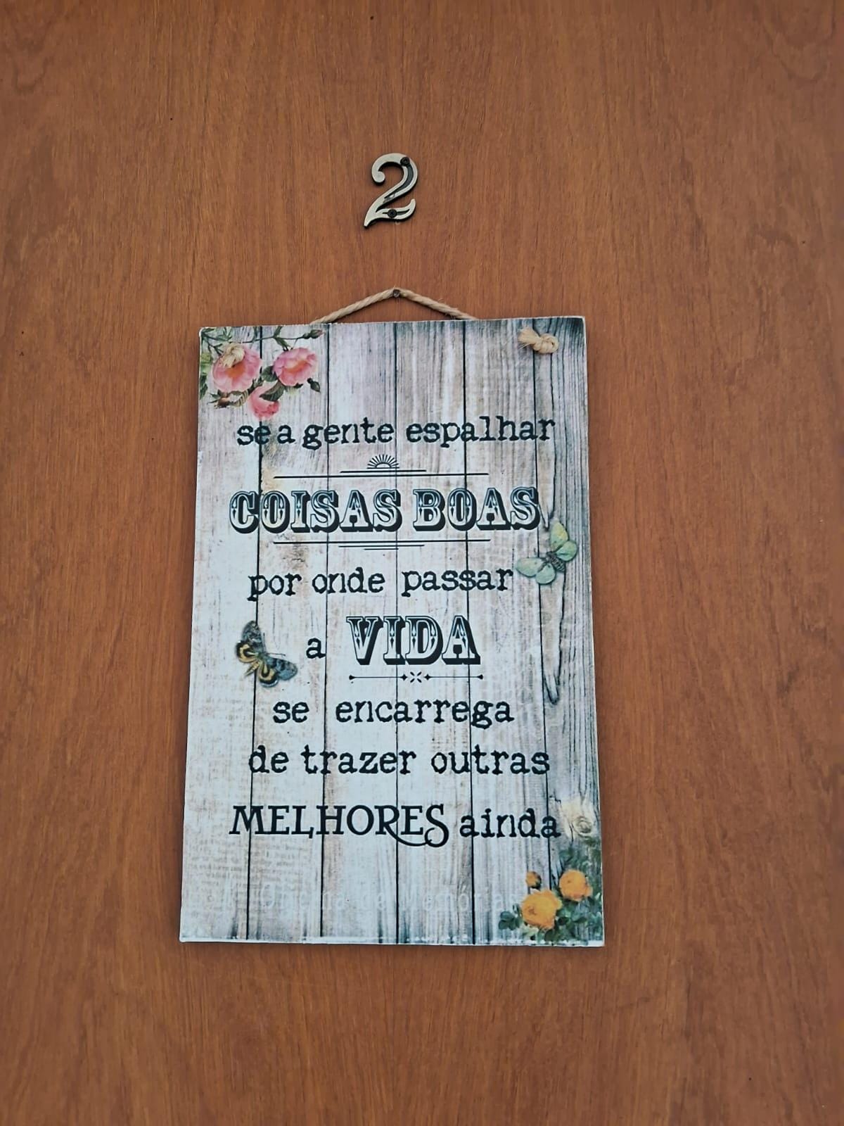 UM MIMO NO NOSSO QUARTO