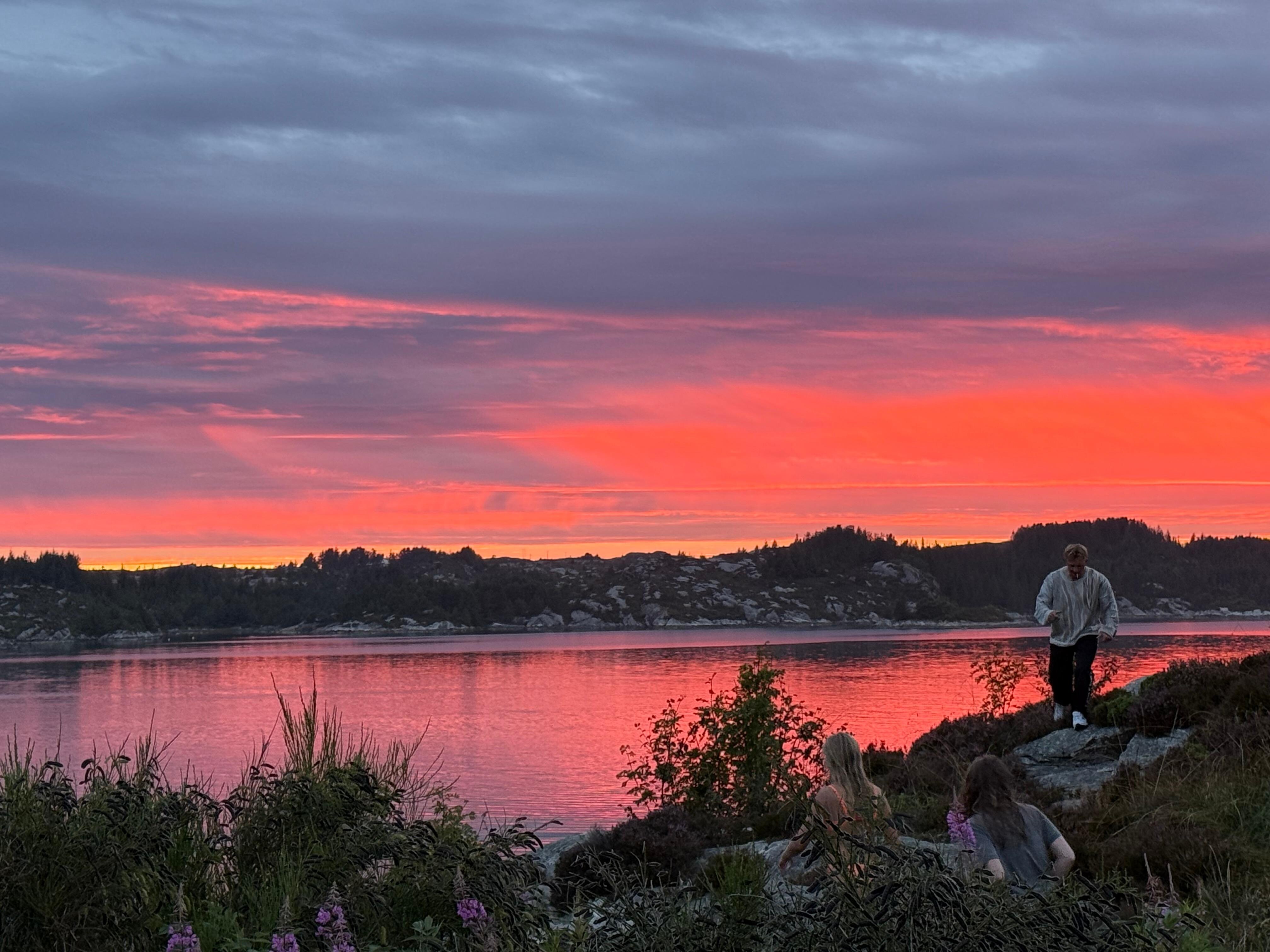 Traumhafte Sonnenuntergänge. Blick aus dem Haus.