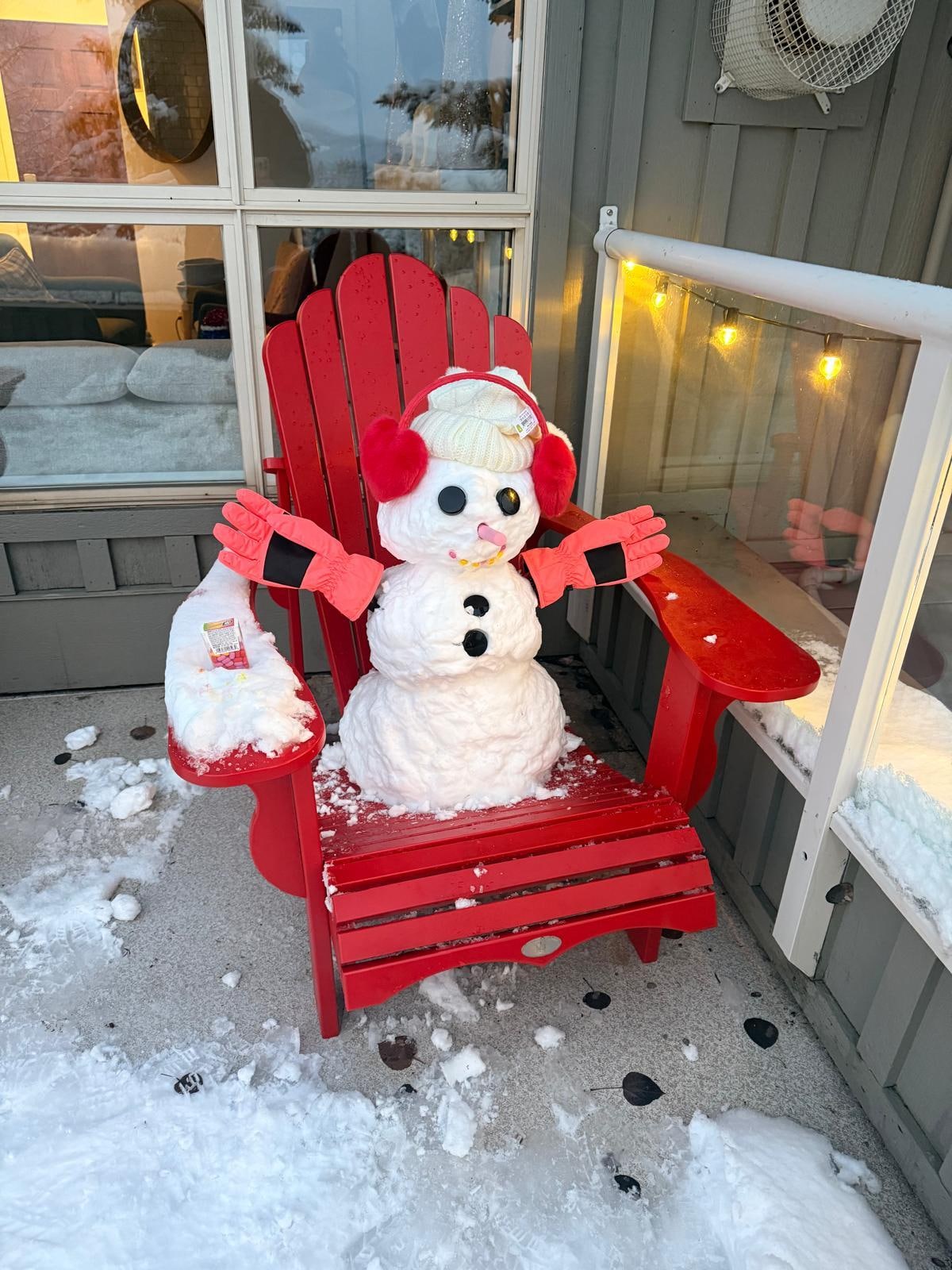 My daughter made a snowman on the balcony from the beautiful snow overnight