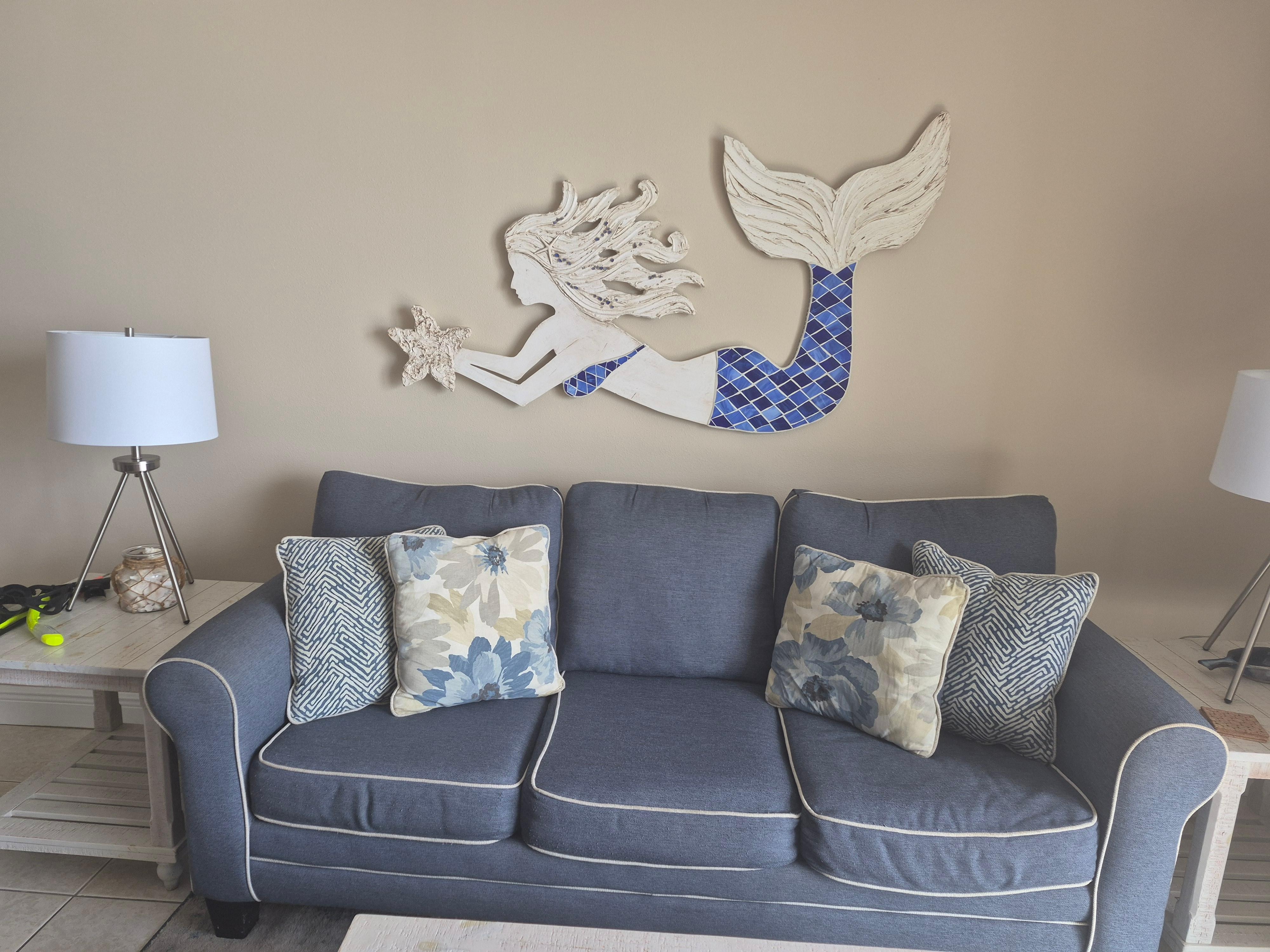 Adorable decor and so cozy!