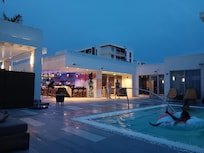 Rooftop party’s