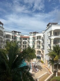 Multiple different pools/ quiet pool area