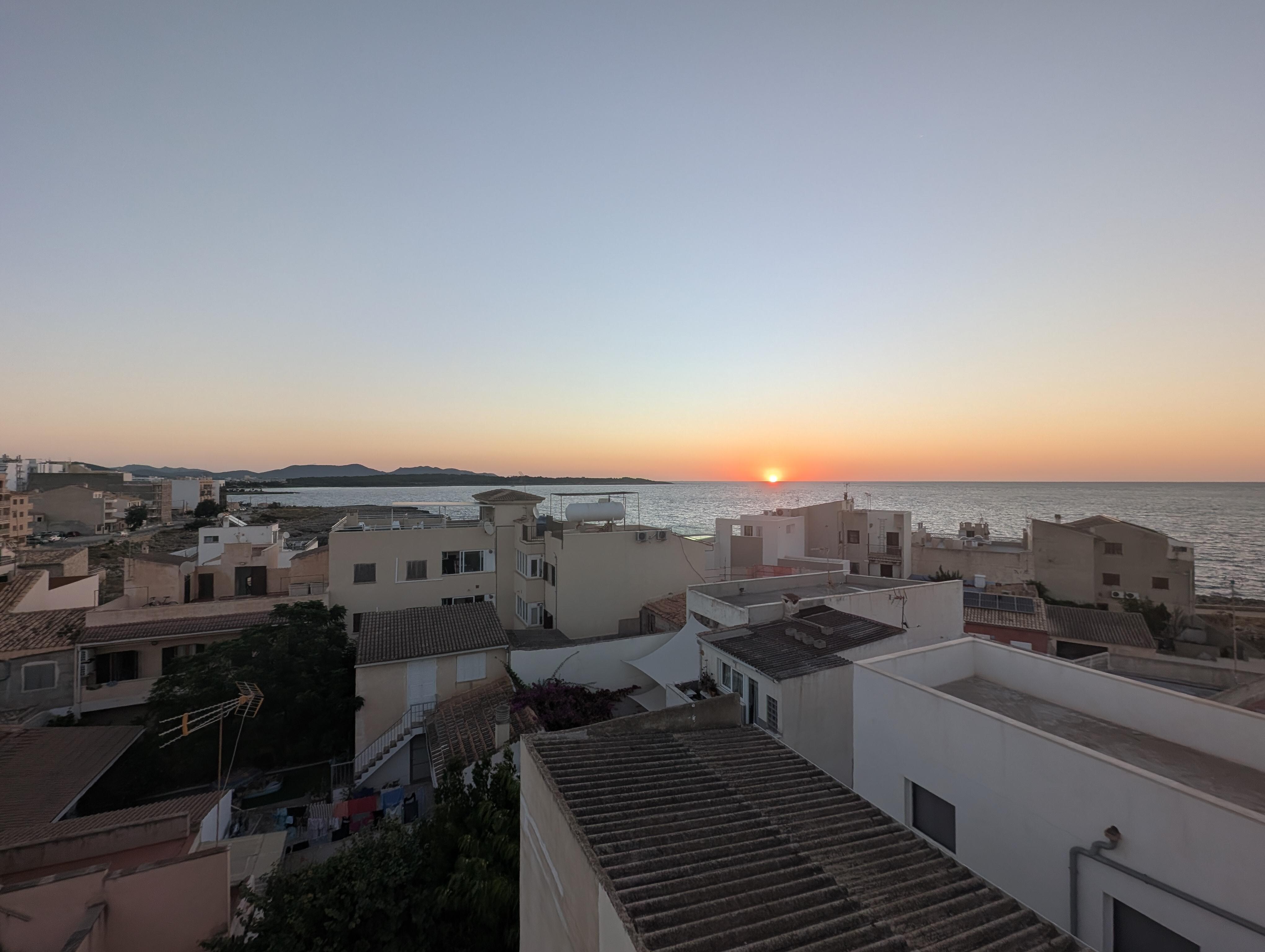 Sonnenaufgang mit Blick auf das Meer