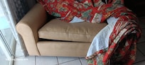 No bed cushion on the pull out.
Looks and the chairs had Rios in the cushions.