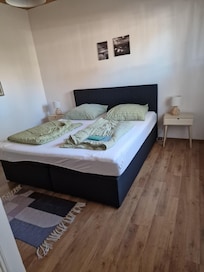 Schlafzimmer unten