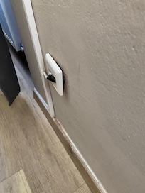 Loose wall socket