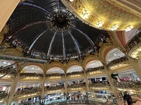 Galleries Lafayette close walk