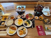 Set breakfast + Udon bar, and other hot and cold food buffet.