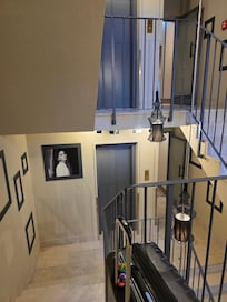 Alnsalir delnascensor debias cargar tus maletas