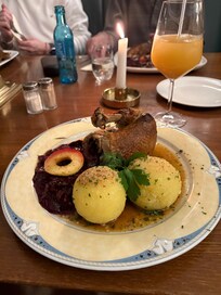 Abendessen im Zills-Tunnel Barfüsserergäschen