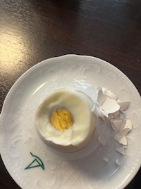 Uspiseligt æg, men resten af buffeten smagte godt