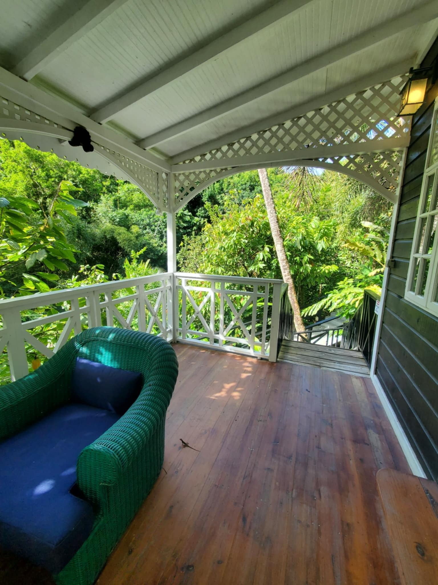 The Cashew cottage deck entry