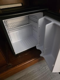 Clean fridge