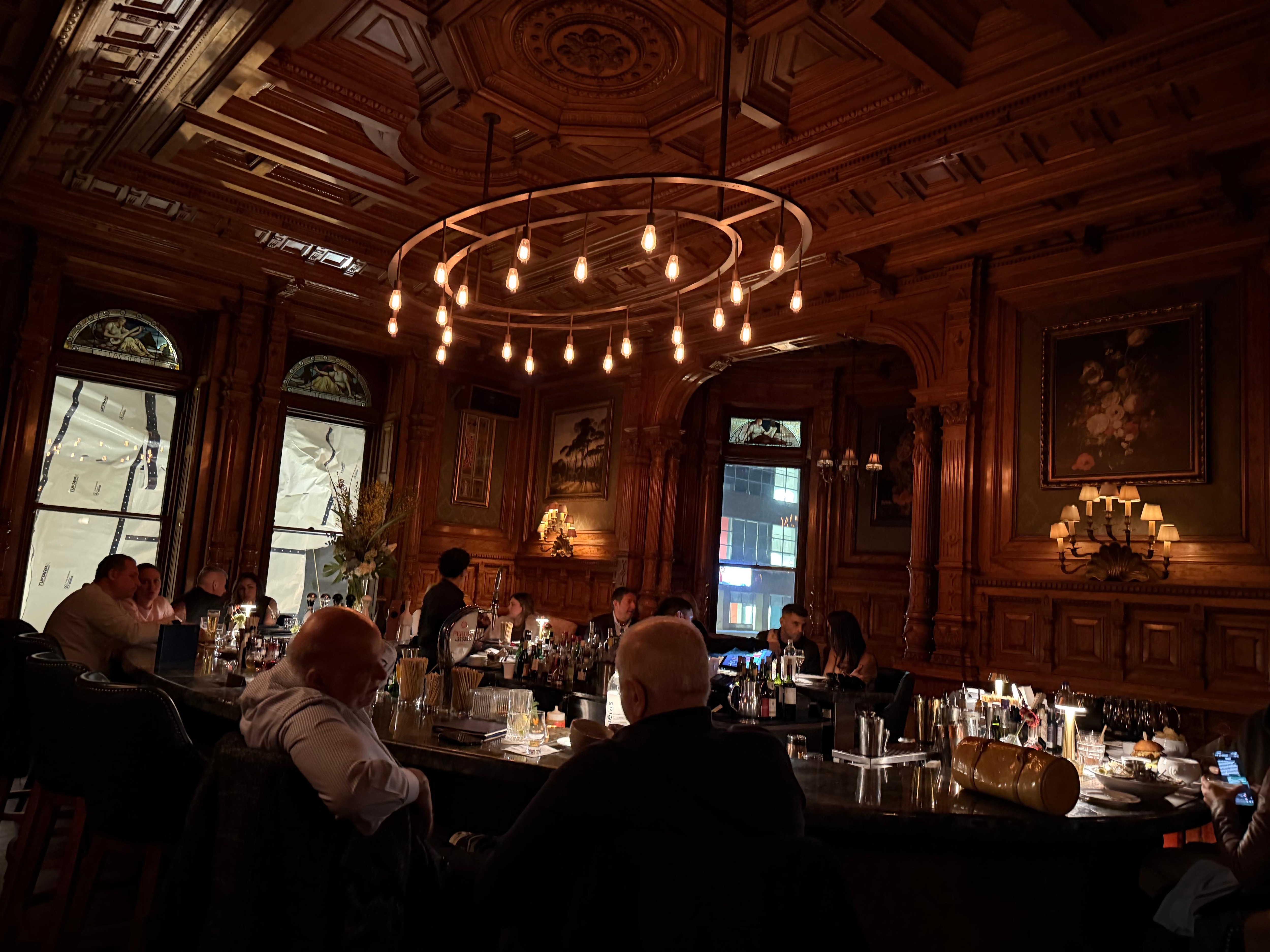 Petite photo du magnifique bar, qui est toujours plein de monde!