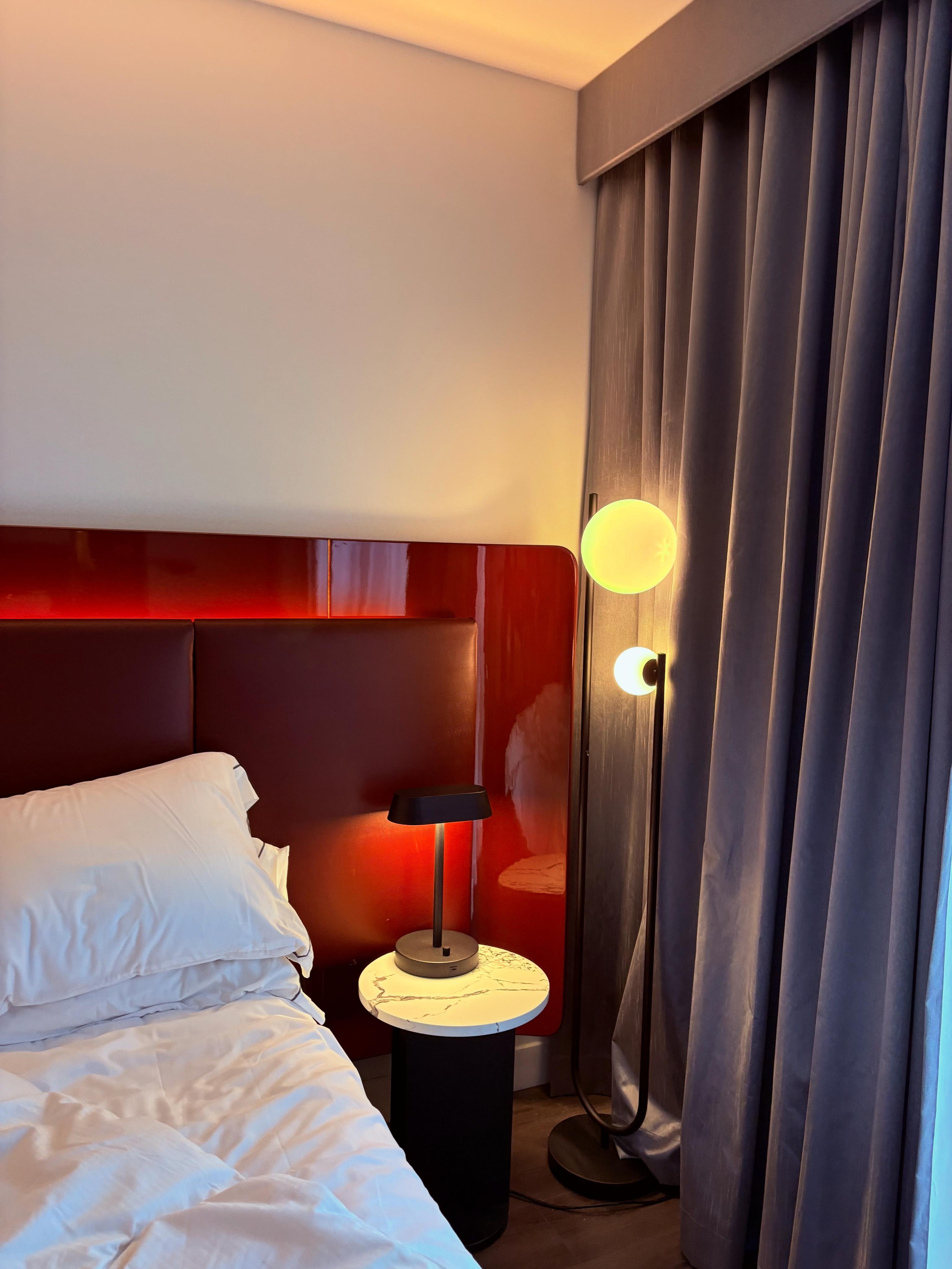 I loooved the interiors! (my favorite color is red so it might be biased 😛)