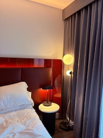 I loooved the interiors! (my favorite color is red so it might be biased 😛)