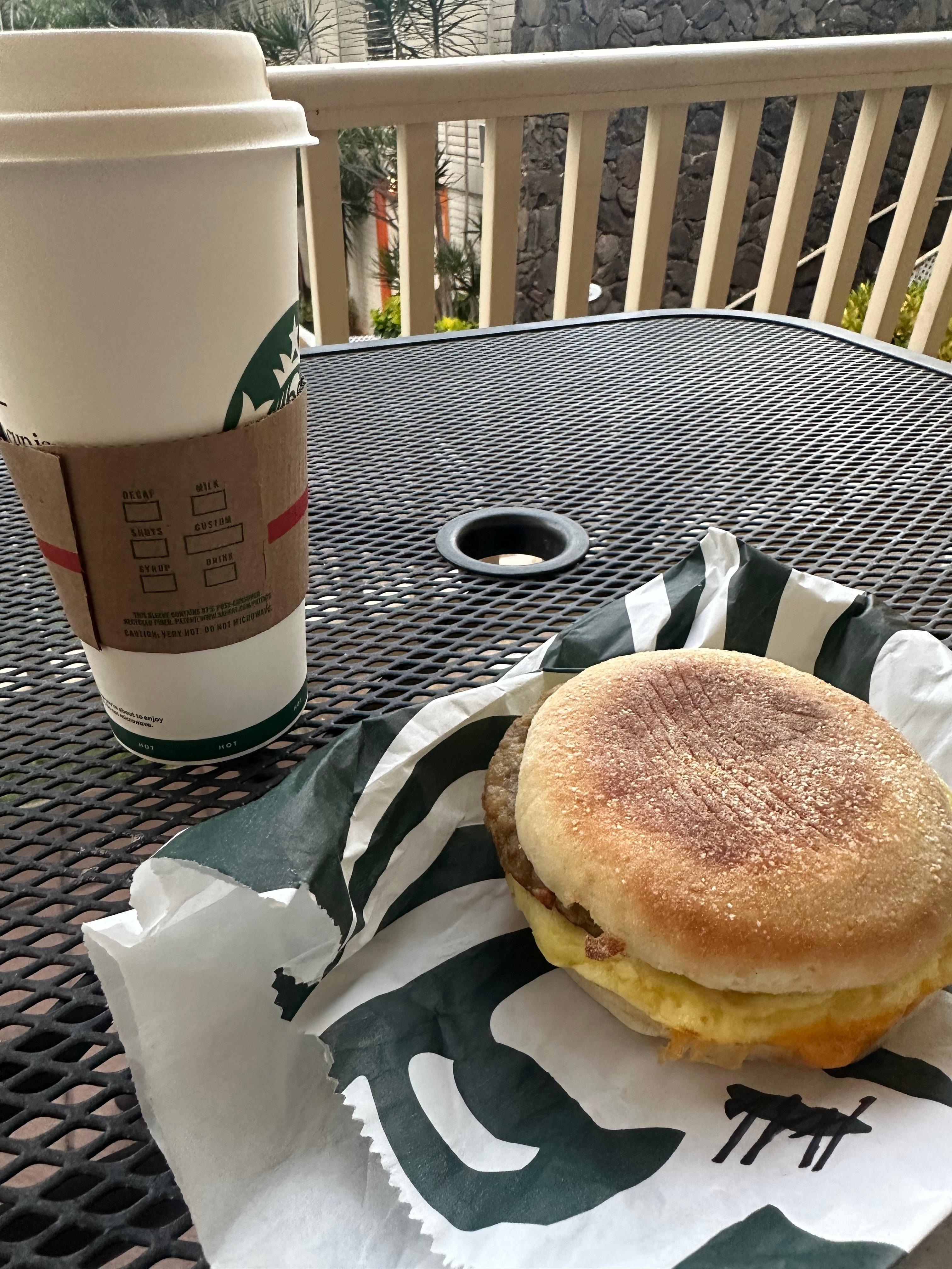 A Starbucks breakfast on the lanai