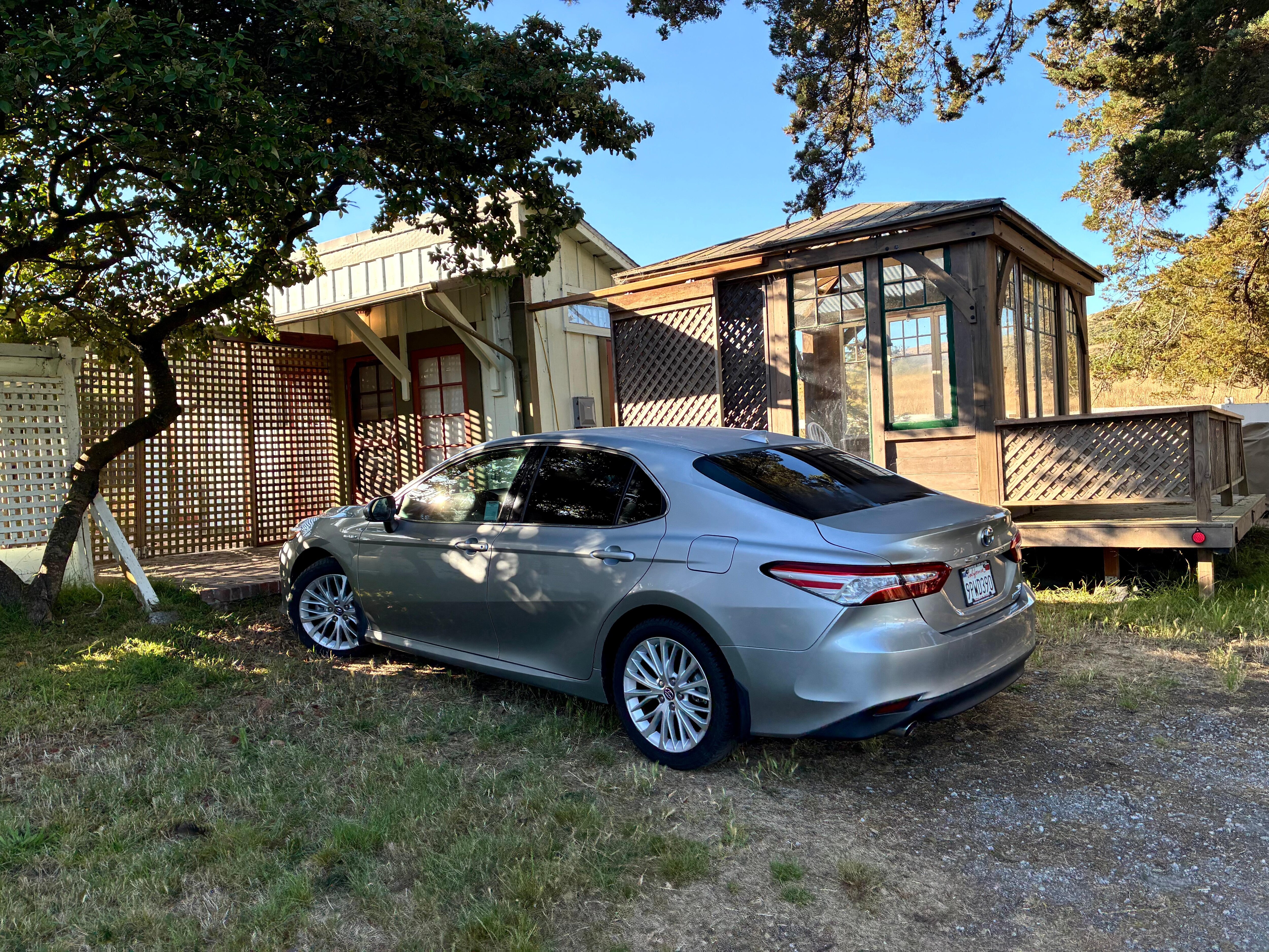 Parking close to Studio and easy road from gate to parking.