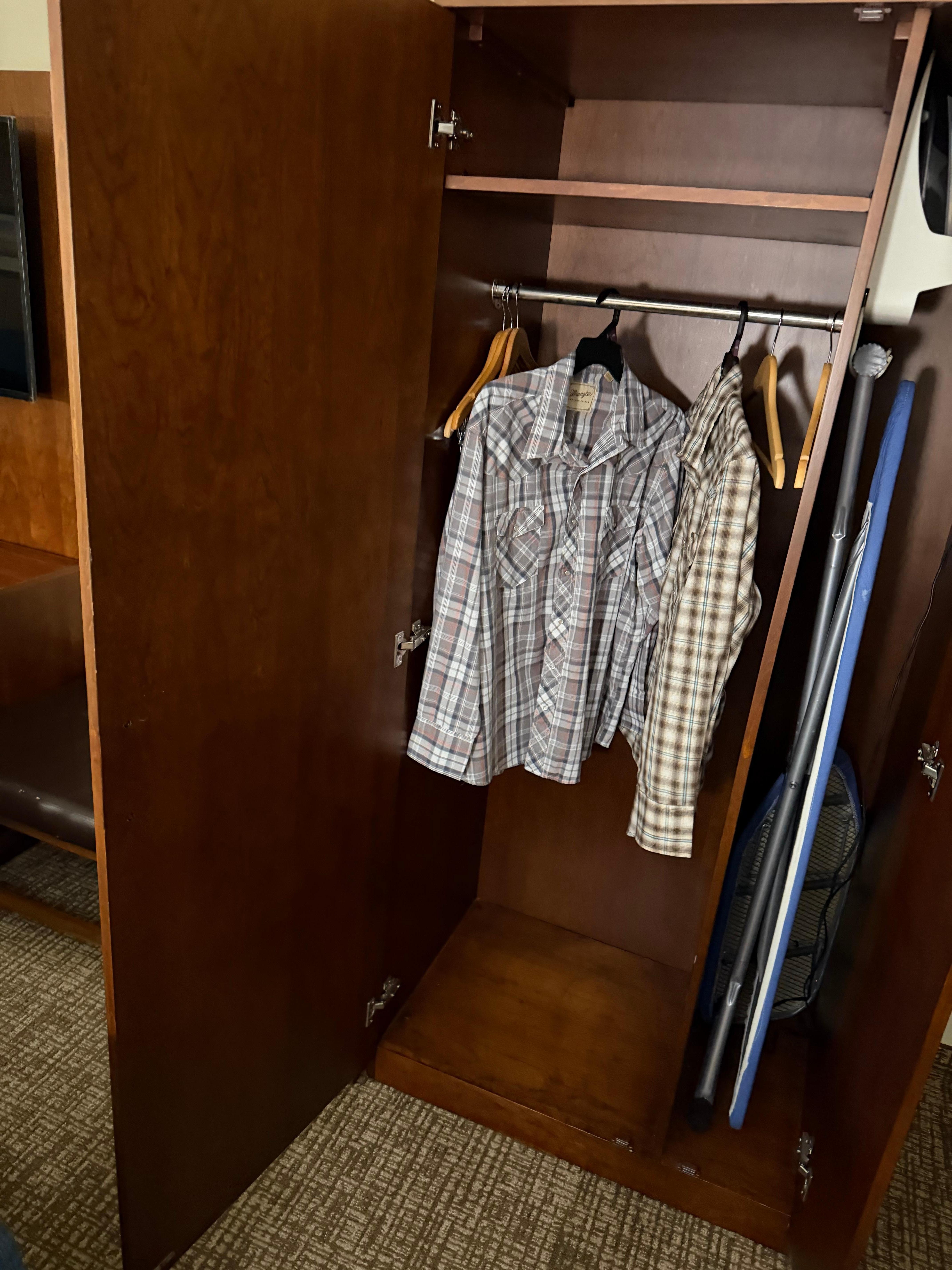 How do you leave somebody clothes in the closet like they literally just made the bed up and swapped towels 