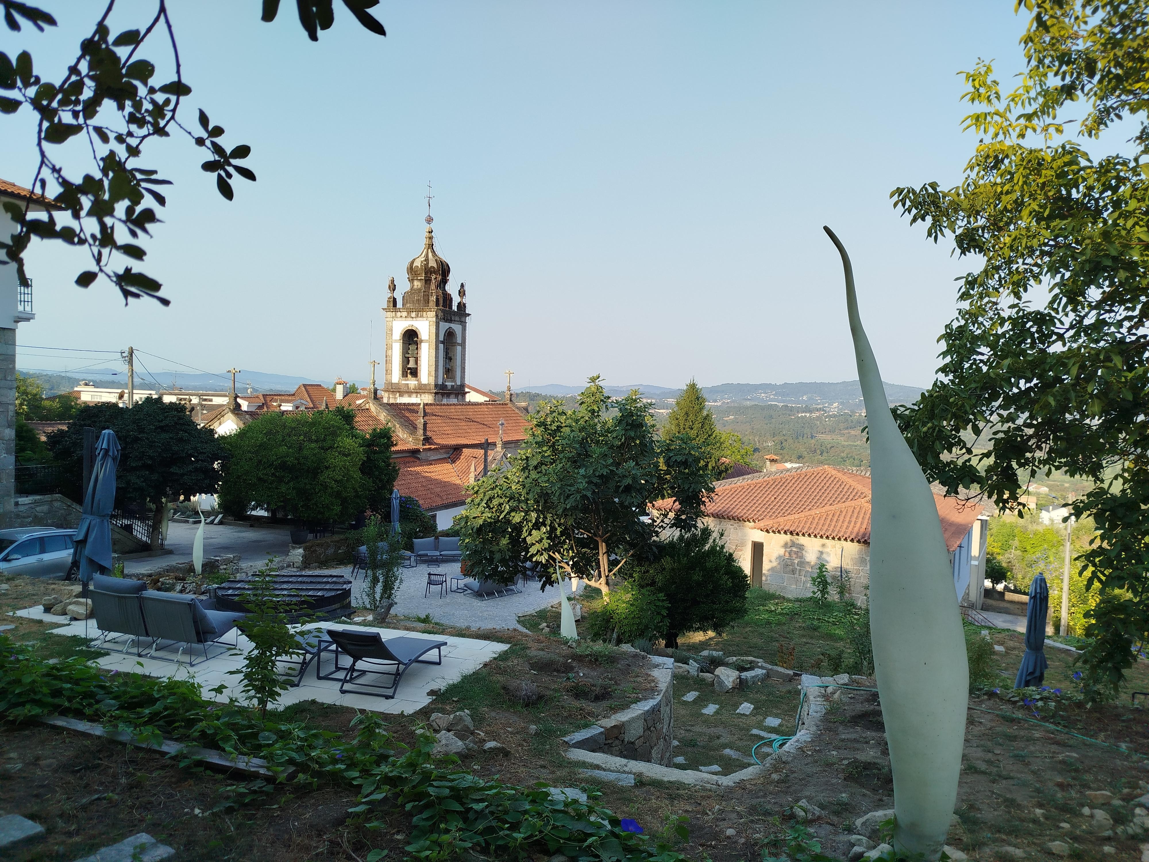 O espa ço exterior cuidados socalcos oferece uma vista deslumbrante.