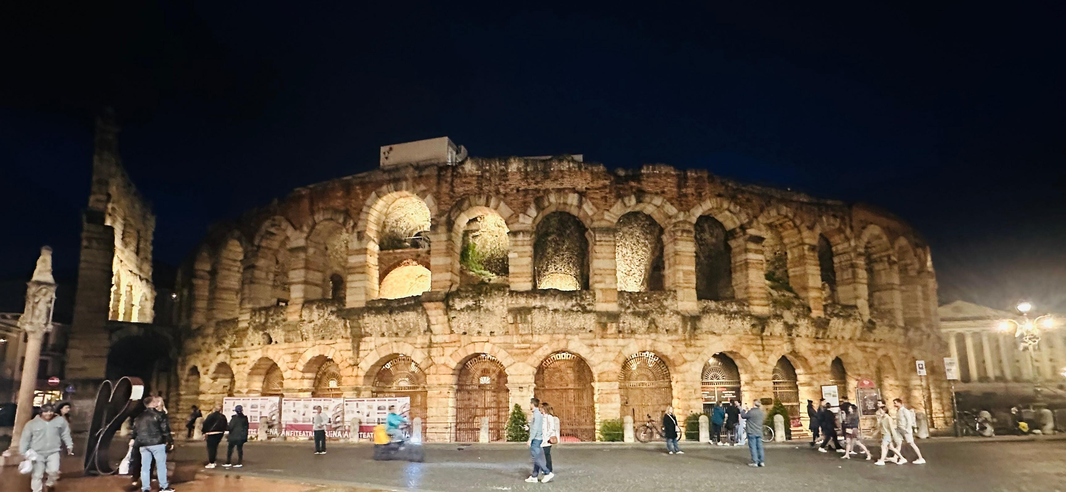 Hotel Bologna is a few steps away from the historic Arena 